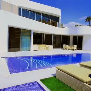 https://villas-flamingo-resort.adeje-hotels.com